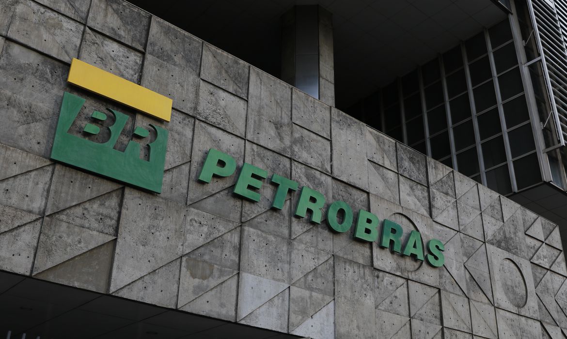 Petrobras corta preço do diesel em R$ 0,35 e reduz valor para distribuidoras a partir desta segunda-feira