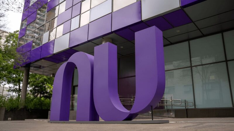 Nubank nega encerramento após mensagem enviada a clientes e afirma que caso foi erro operacional