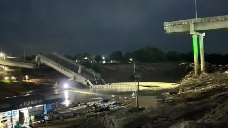 Ponte em Sena Madureira desaba após interdição preventiva e deixa quatro pessoas feridas